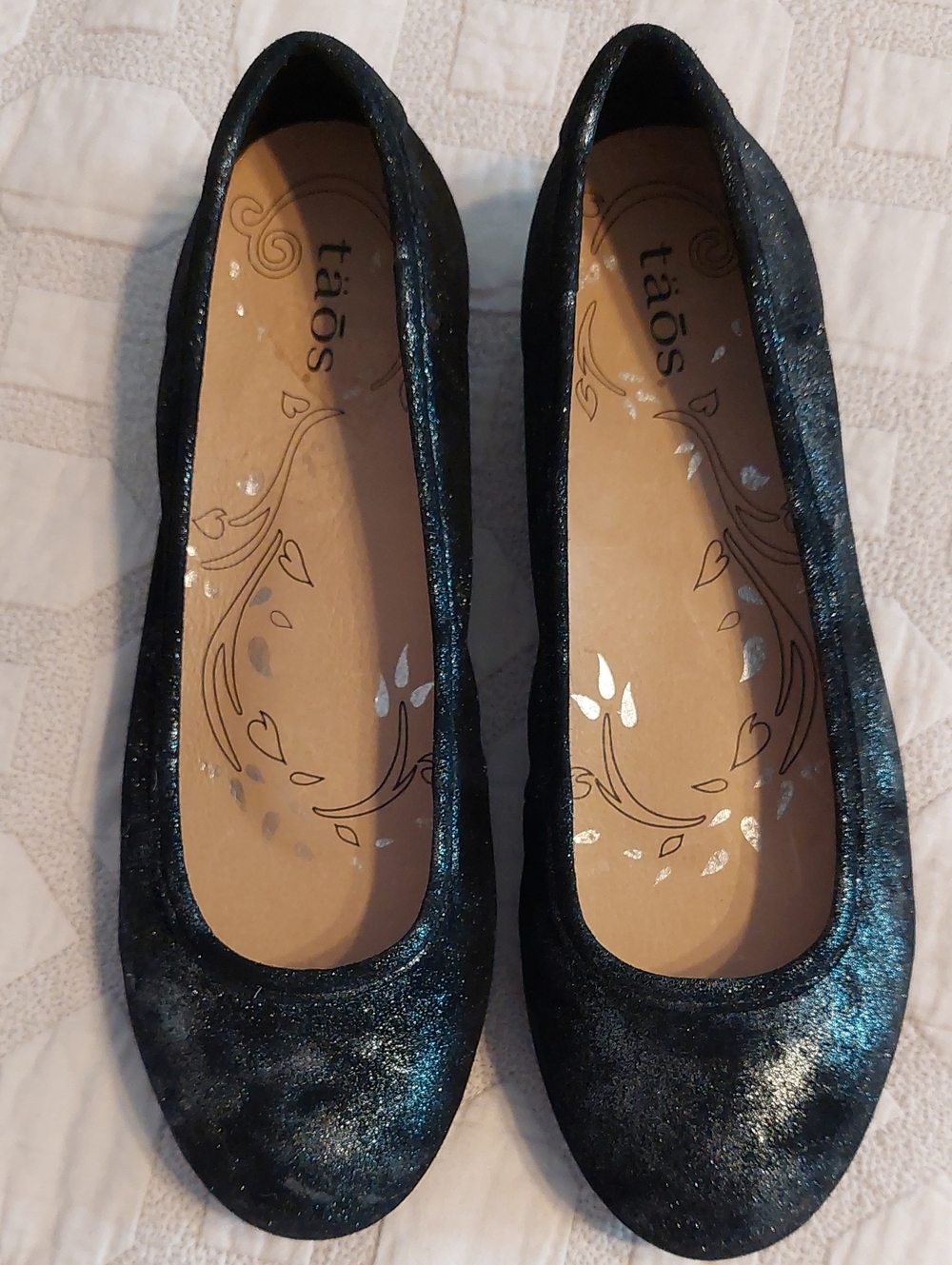 Taos Footwear Black Shimmery Ballet Flats